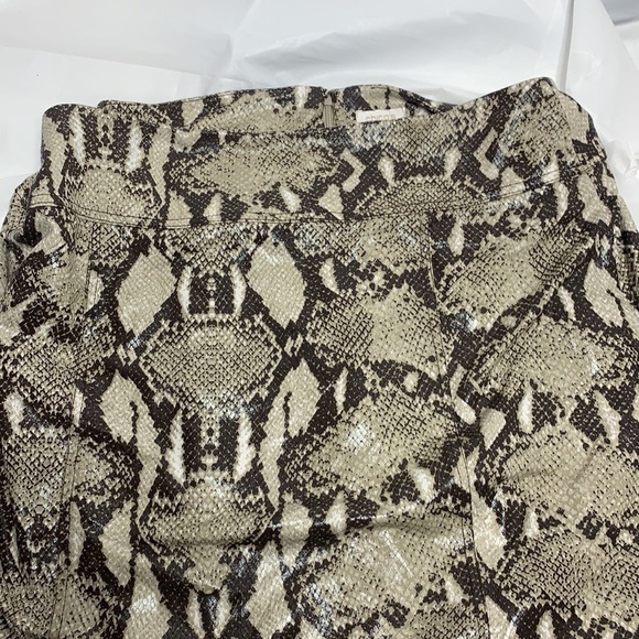 CHICO’S Faux Snake skin Brown and cream skirt zip closure Size 2 - Picture 1 of 4